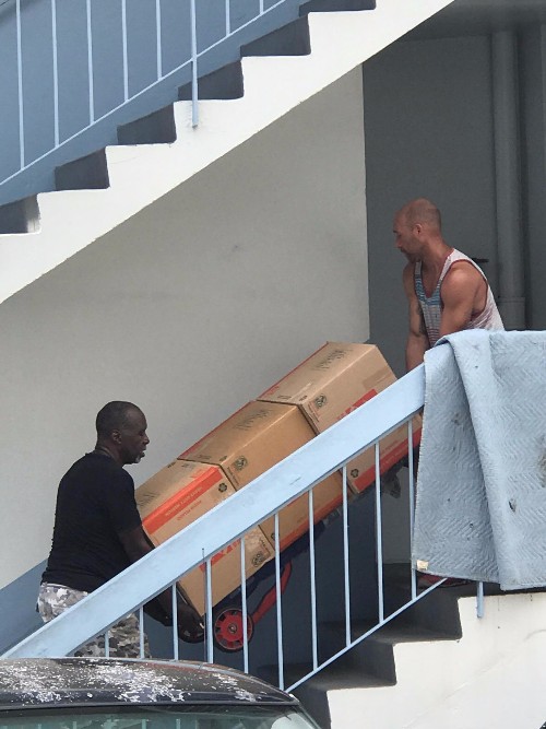 Heavy boxes up to 4th floor.